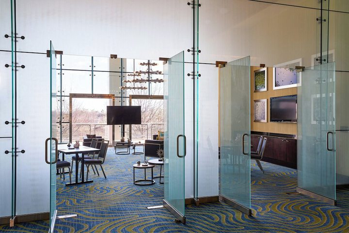 Renaissance Arlington Capital View Hotel