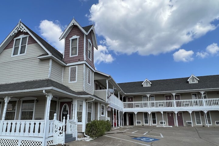 Hotel 4 of 15