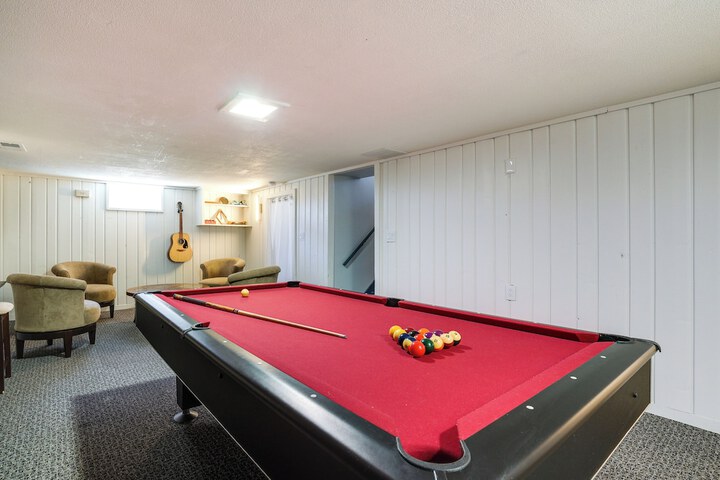 Inviting Minneapolis Vacation Rental w / Game Room!