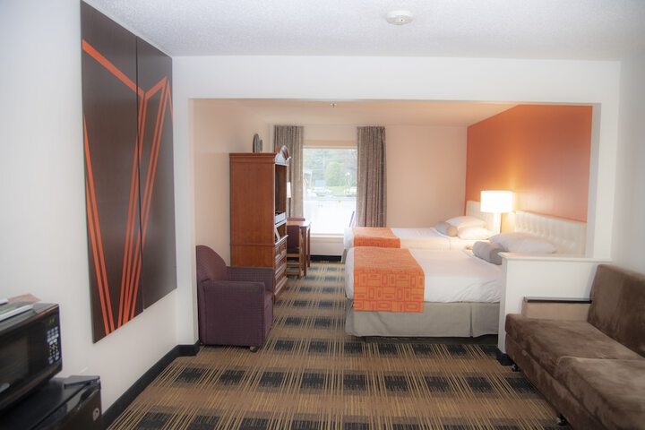 Howard Johnson Hotel & Suites by Wyndham Allentown / Dorney