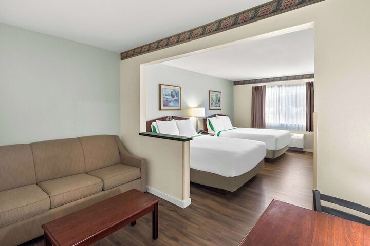 Room 15 of 36