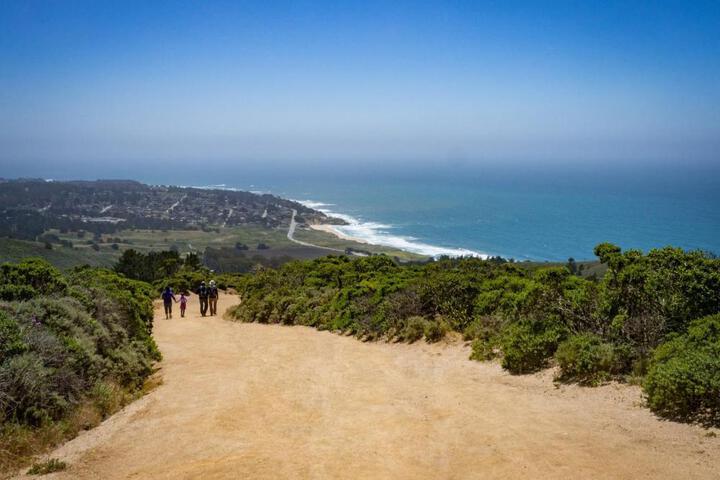 Ocean & Mountain View Home - Walk to Trails Beach Family Activities