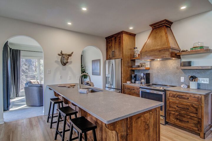 Lux Mountain Home! Golf / Lake/ EV / Game Room