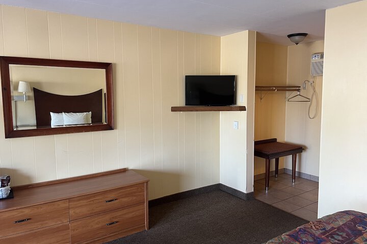 Room 305 of 443