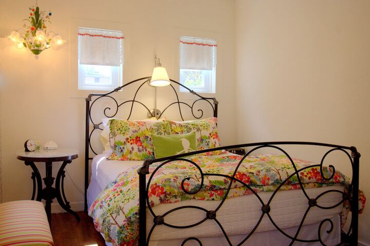 Room 16 of 38