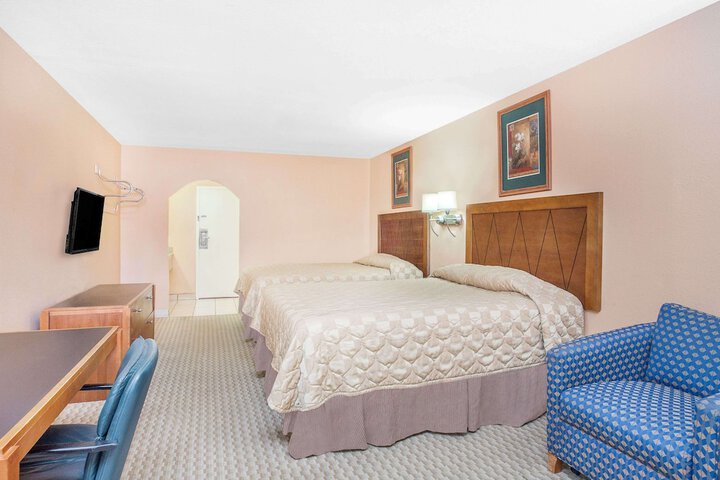 Room 10 of 14