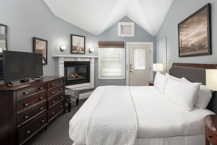 Crowne Pointe Historic Inn & Spa - Adults Only