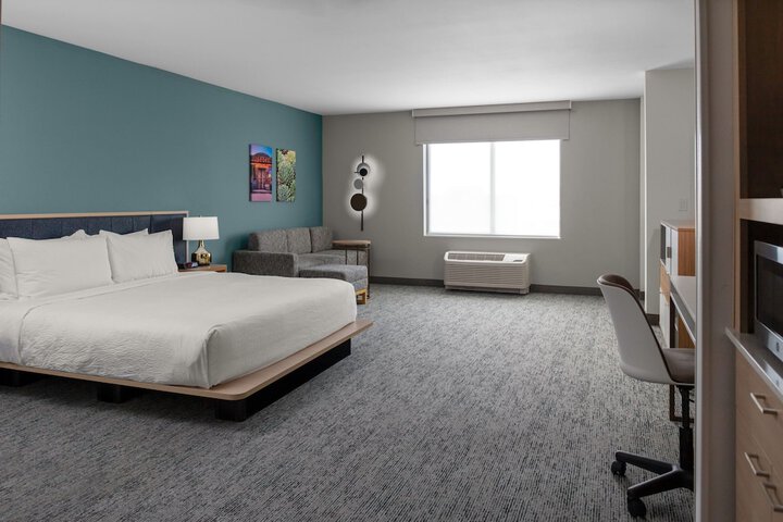 Room 17 of 27
