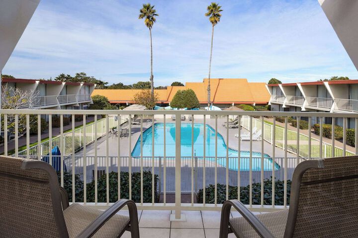 Travelodge by Wyndham Monterey Bay