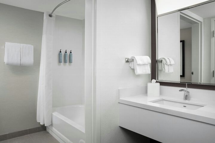 Courtyard by Marriott Bloomington