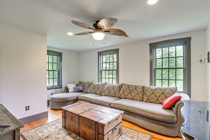 Spacious & Historic Cabin in New Haven w / Pond!