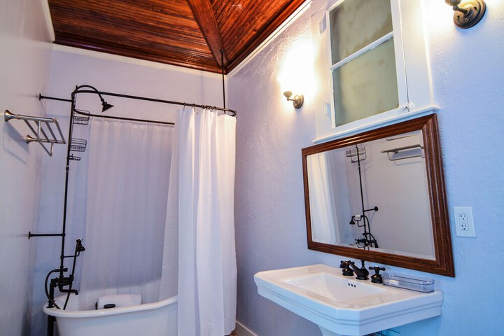 Room 14 of 27