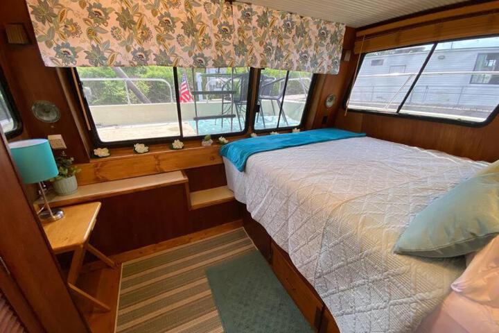 The Lily Pad Boatel Houseboat