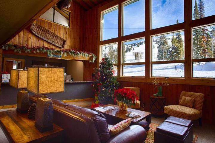 Teewinot Lodge by Grand Targhee Resort
