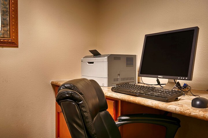 Business Center 18 of 18
