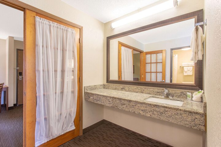 AmericInn by Wyndham Calumet