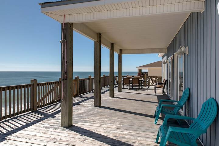 Awake on the Gulf - Gulf Front! Gaze Up at the Stars From Your Large Deck While Listening To The Waves Crash. 4 Bedroom Home by RedAwning