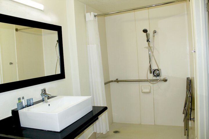 Room 9 of 27