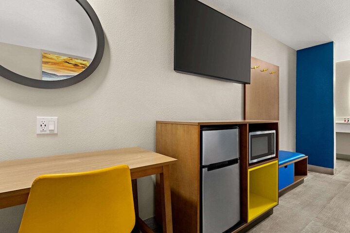 Room 16 of 44
