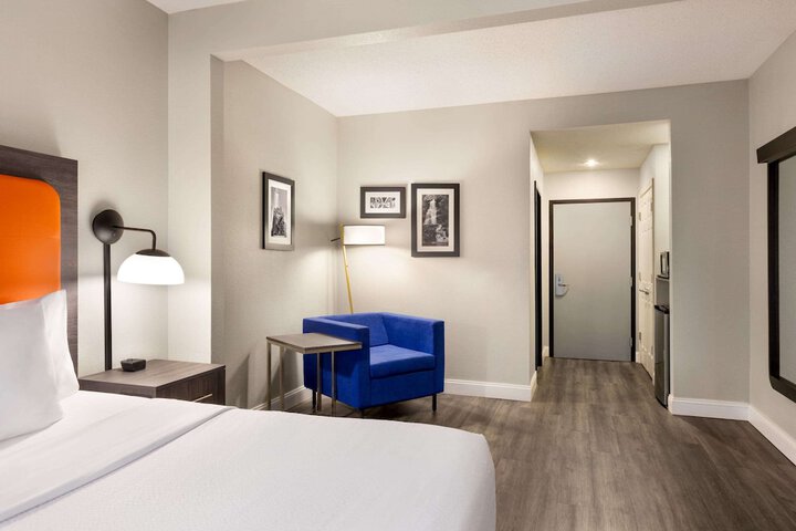Room 7 of 36