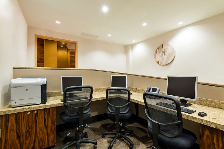 Business Center 36 of 36