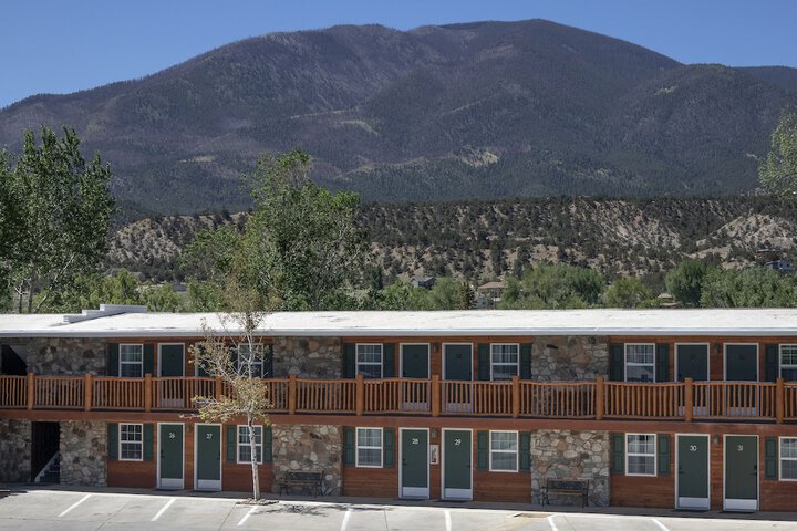 Hotel 3 of 125