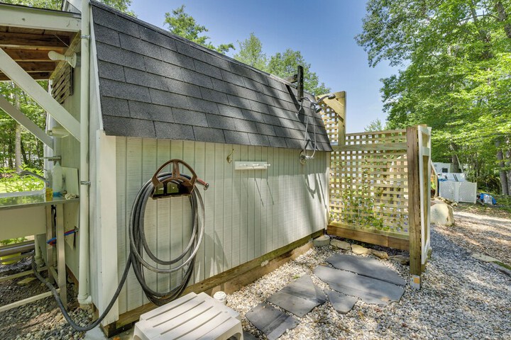 Maine Cottage w / Dock & Kayaks Near Augusta!
