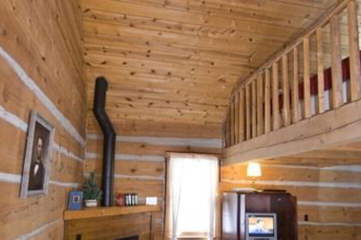 Galena Log Cabin Getaway