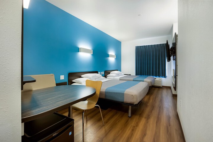 Room 53 of 81