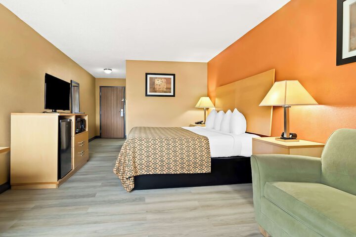 Room 11 of 37