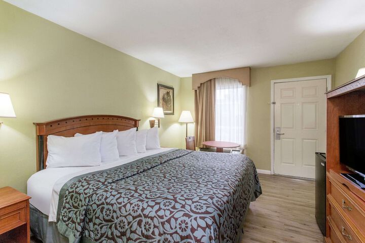 Room 17 of 20