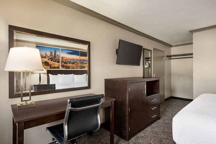 Room 32 of 45