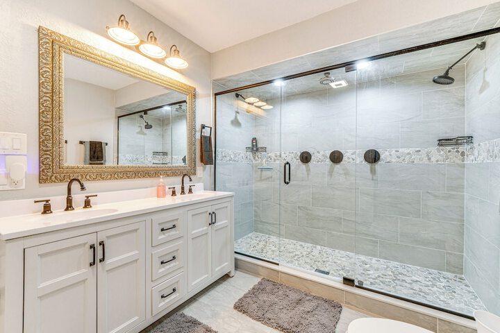 Spacious Tavares Home w / Private Outdoor Oasis!