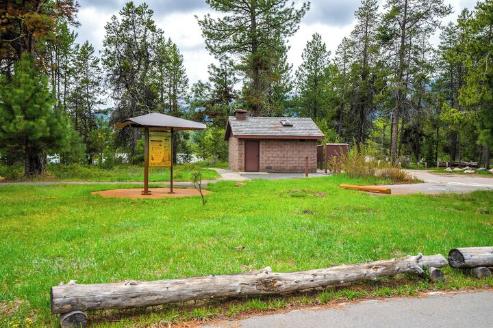 Spacious Donnelly Family Home w / Private Hot Tub!