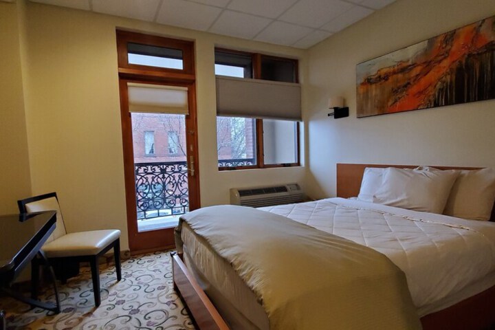 Lowell Inn