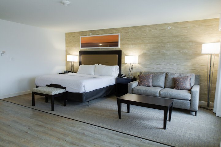 Holiday Inn Bloomington-Airport by IHG