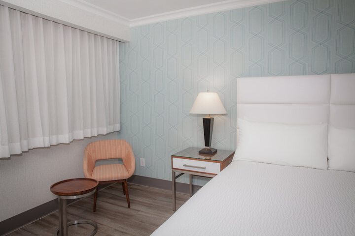 Room 33 of 76