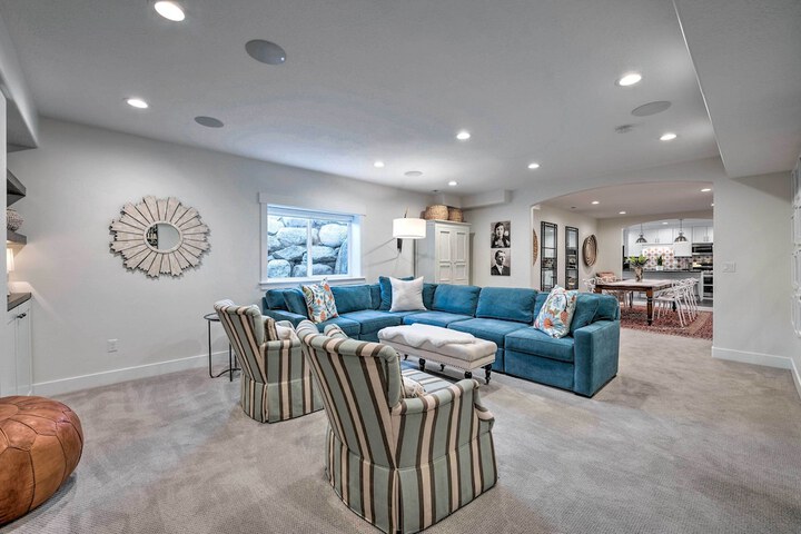 Vibrant Chic Home 20 Mi to Salt Lake City!