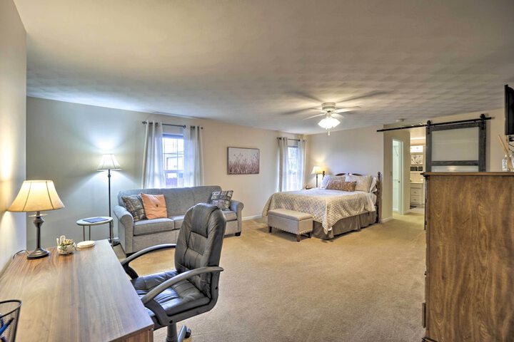 Delightful Tipp City Unit w / Covered Patio!