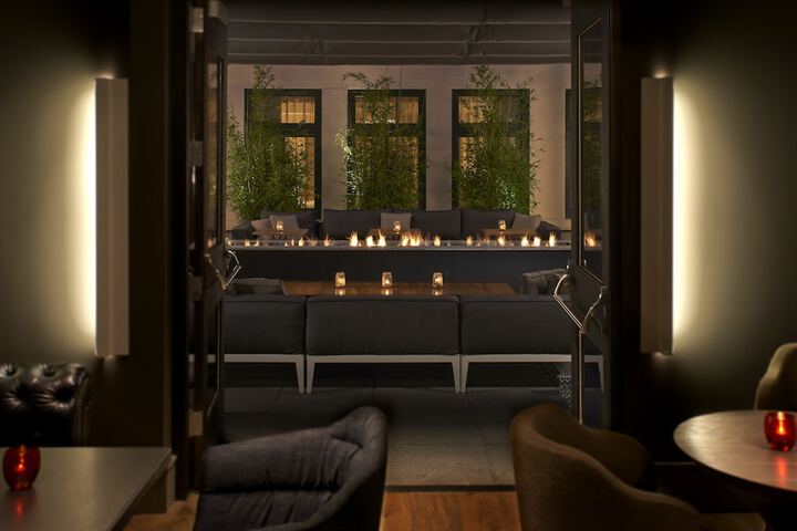 Lounge 43 of 45