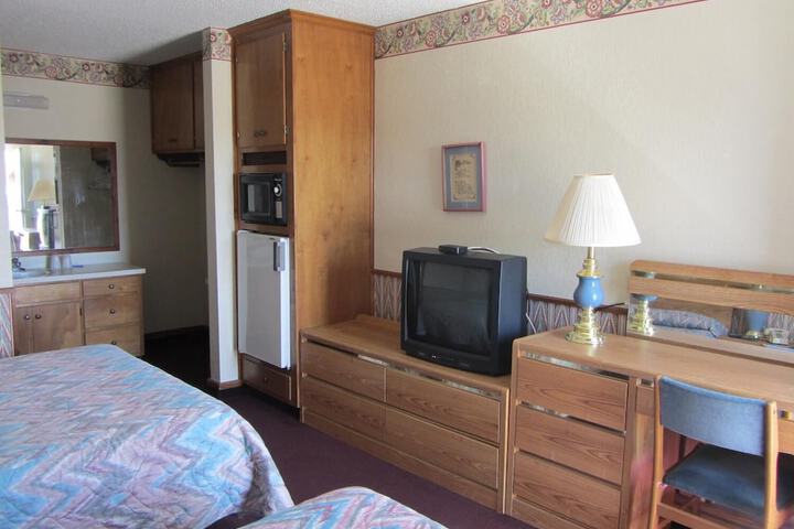 Warrick Plaza Inn