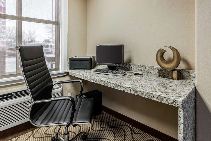 Business Center 31 of 31
