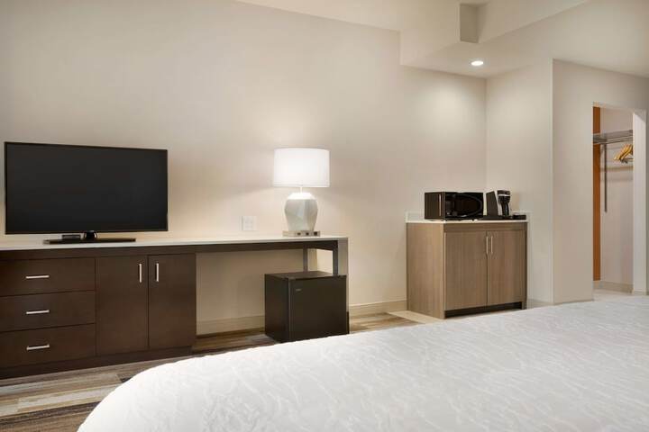 Room 16 of 37