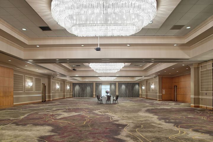 DoubleTree by Hilton Akron Fairlawn