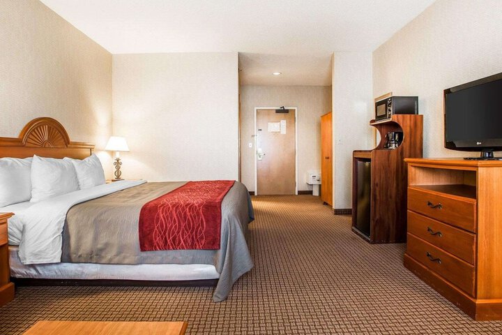 Room 10 of 32