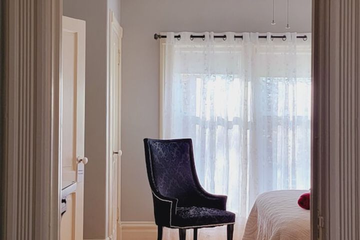 Room 10 of 16
