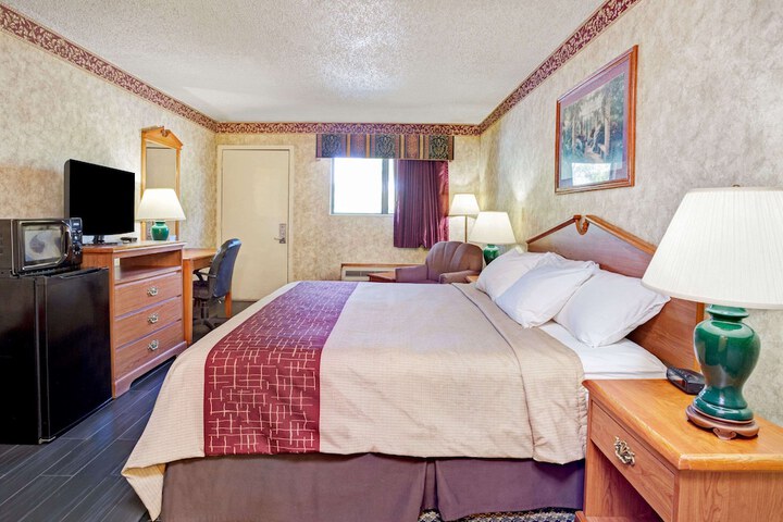 Room 12 of 20
