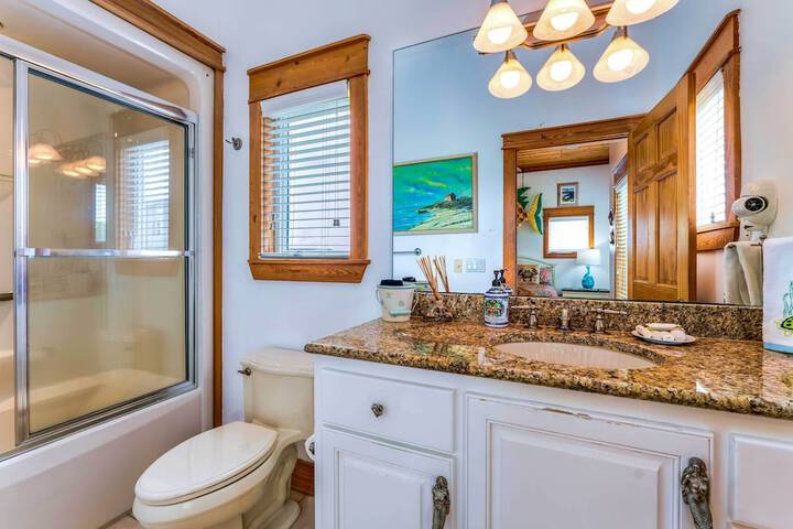 Riverfront Carrabelle Home w / Furnished Patio!