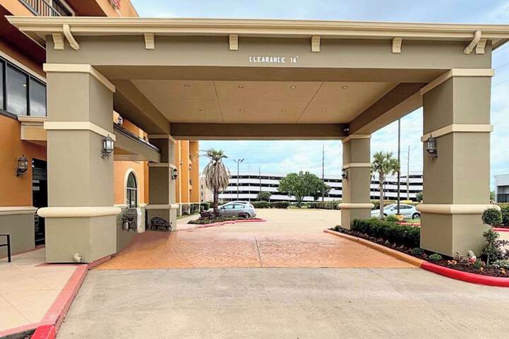Hotel 5 of 56