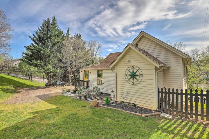 Stylish Woodfin Home w / Backyard & Fire Pit